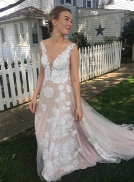 Robe de mariée base blush avec dentelle ivoire Emery 1