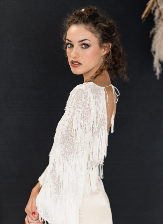 Modern weddding dress with a boho vibe using tassle ivory lace Charleston 4