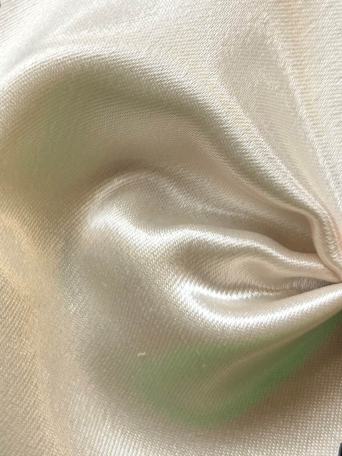 Satin extensible en polyester beige - Courage