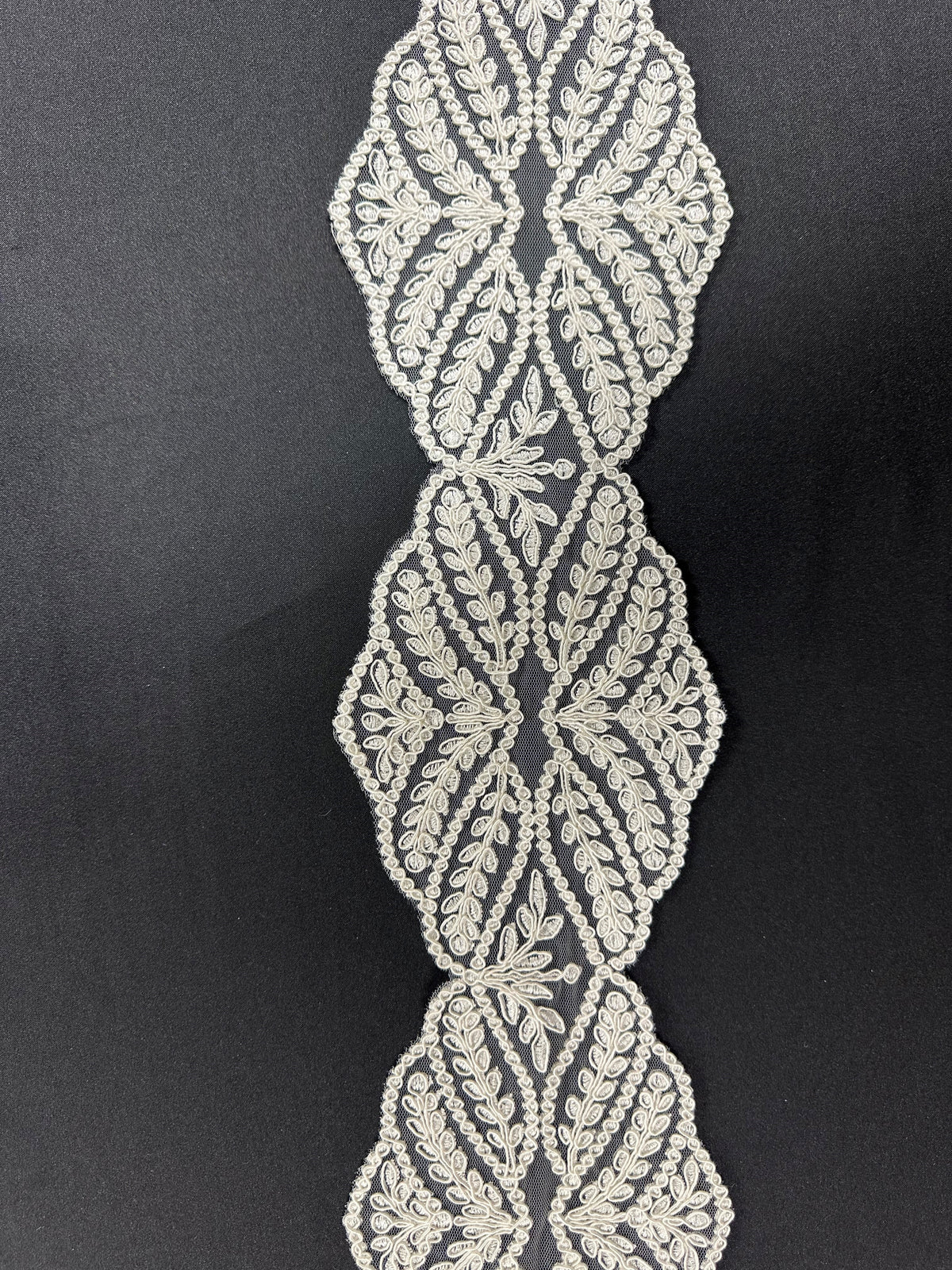 Bordure en dentelle ivoire cordée - Vine