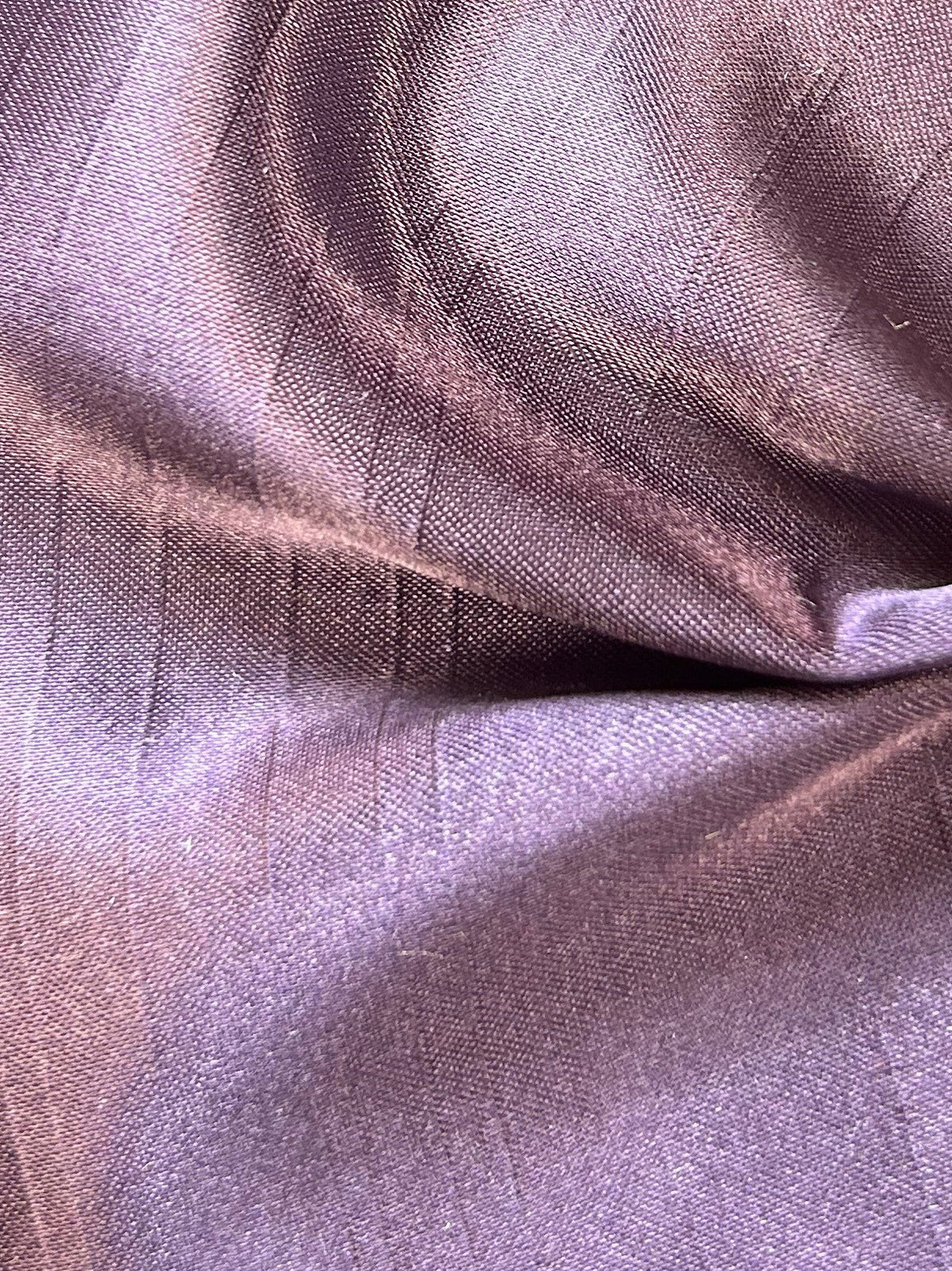 Dupion en satin de polyester violet foncé - Clarté