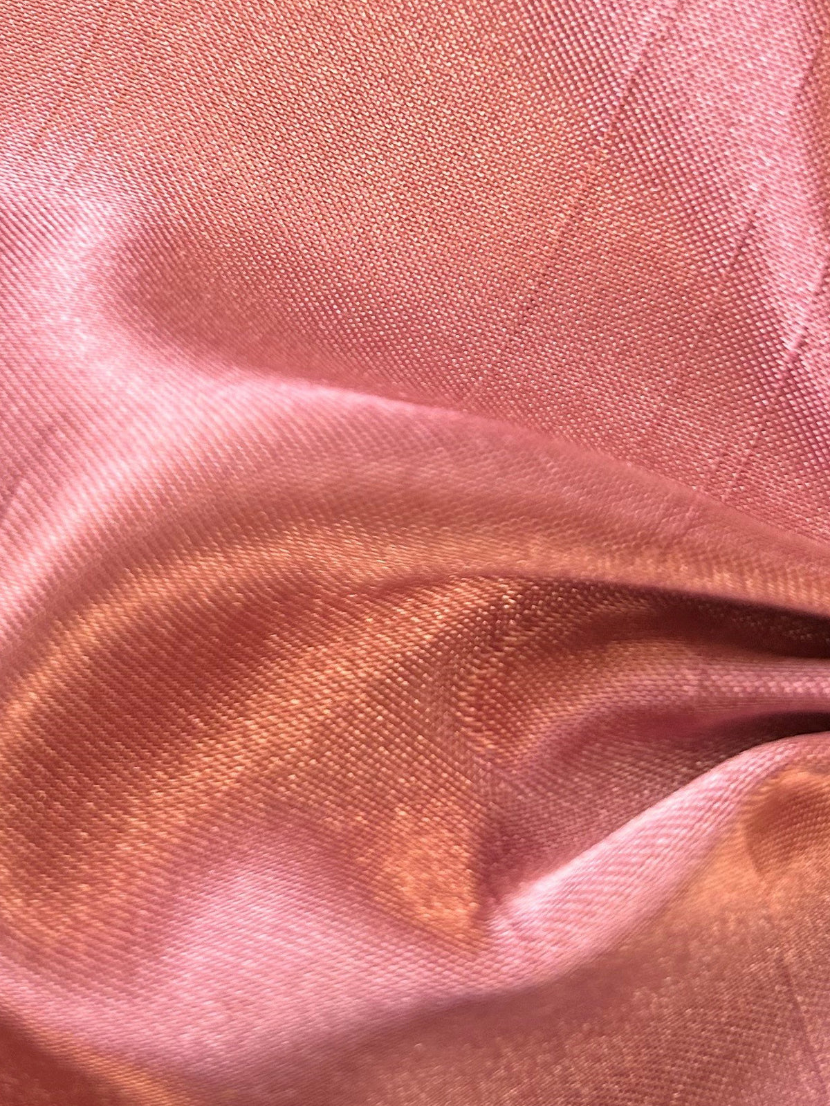 Dupion en satin de polyester rose sombre - Clarté