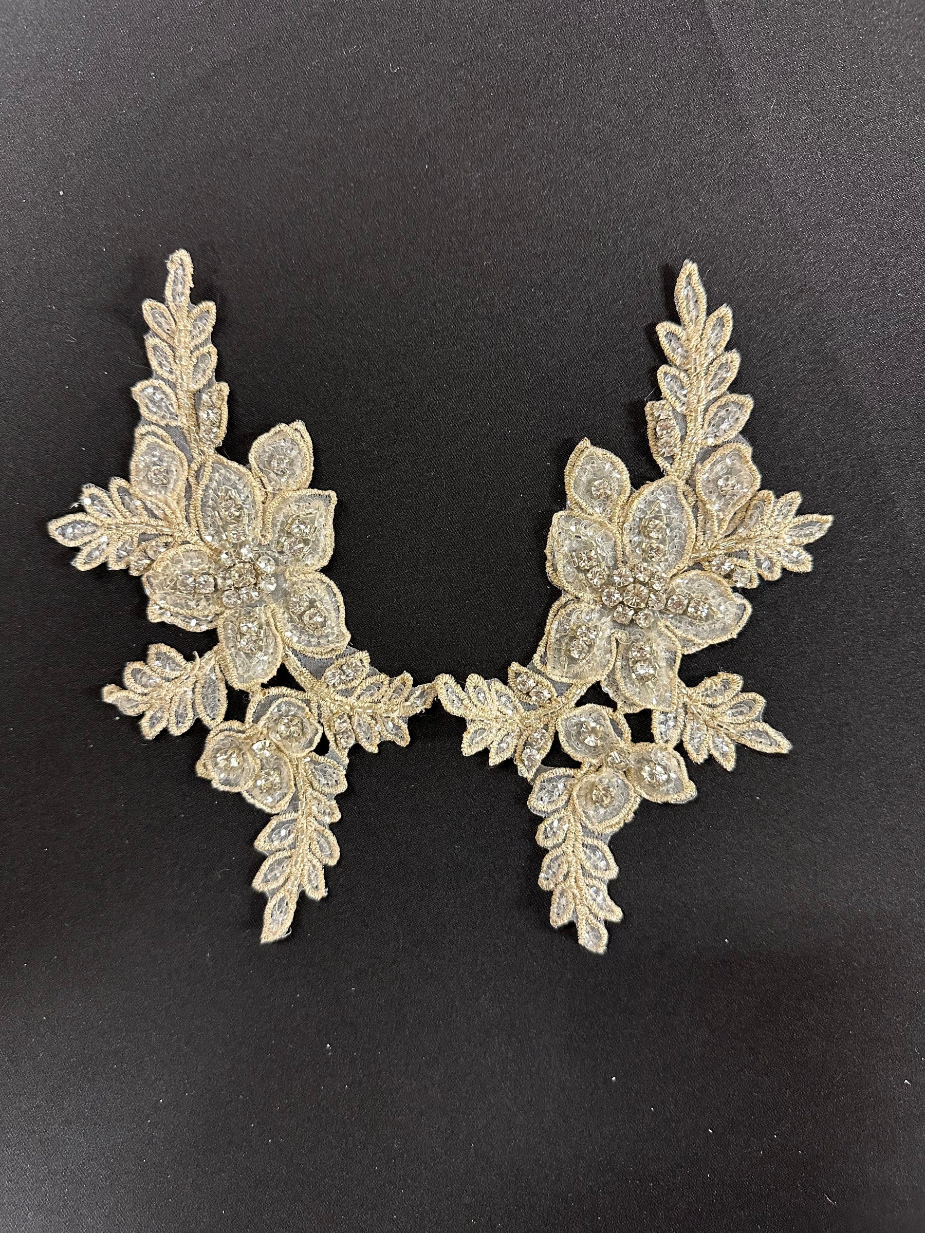 Appliques en cristal or brodée - Delta