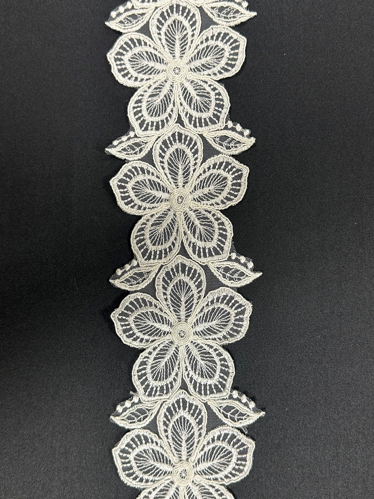 Bordure en dentelle ivoire cordée - Daffodil