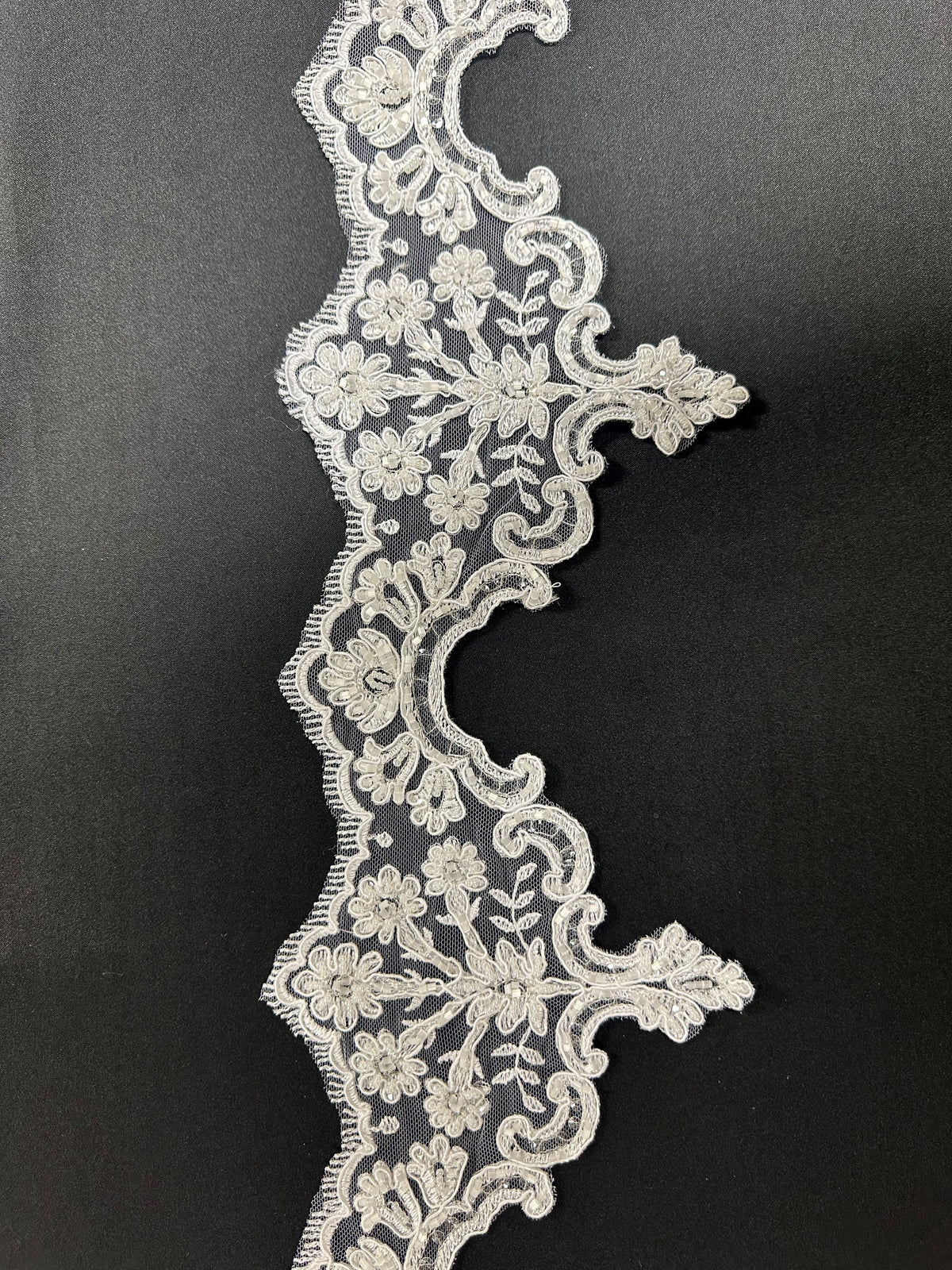 Bordure en dentelle blanche perlée - Sophia