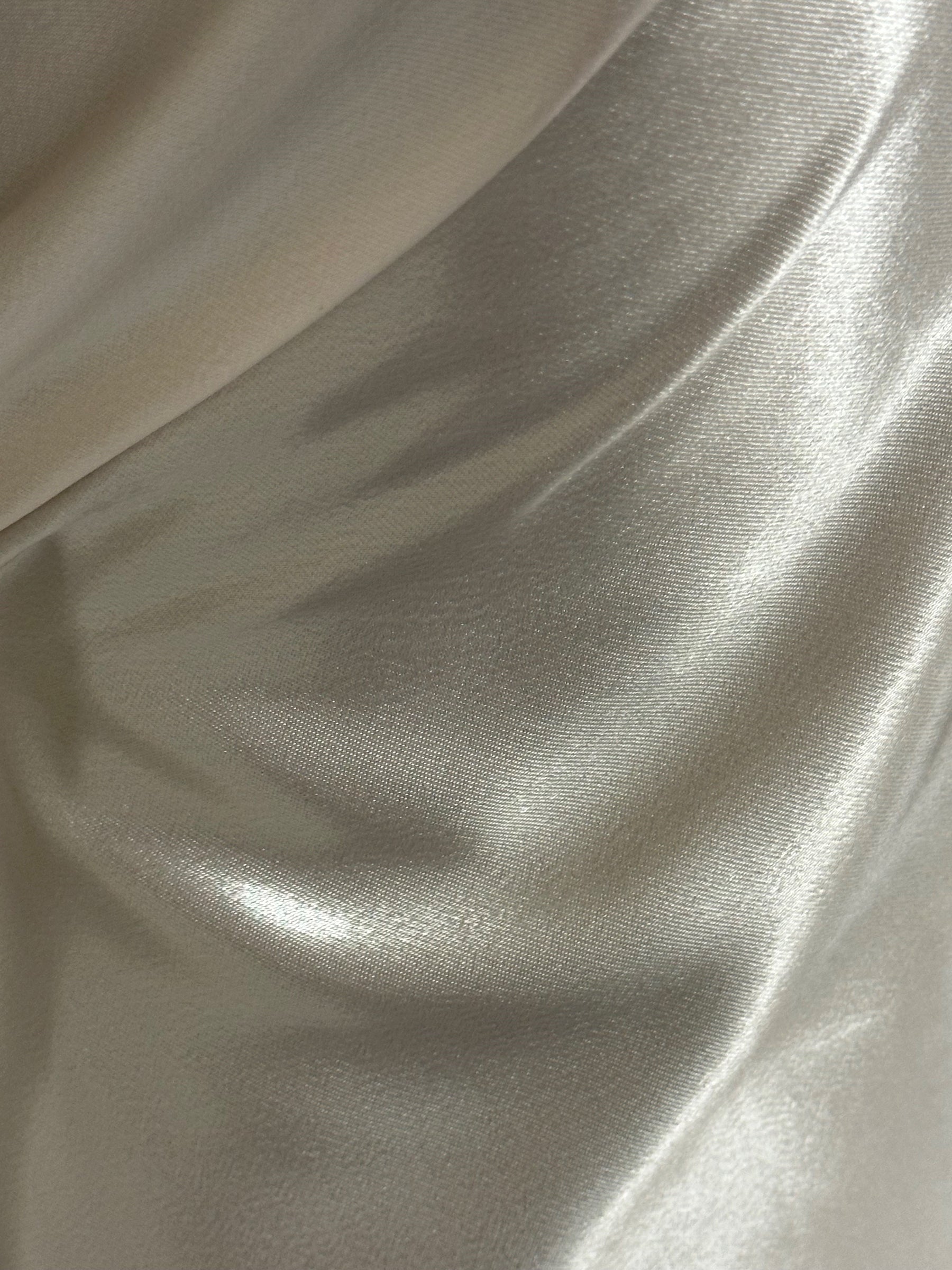 Satin extensible en polyester couleur champagne - Courage