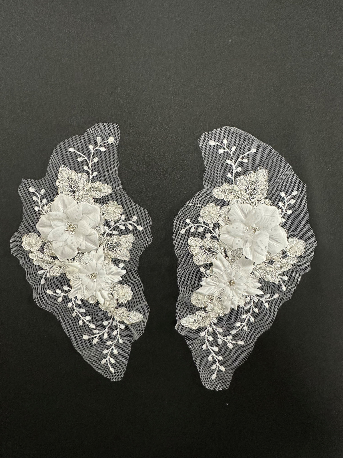 Appliques en dentelle à fleurs perlées blanches - Naomi