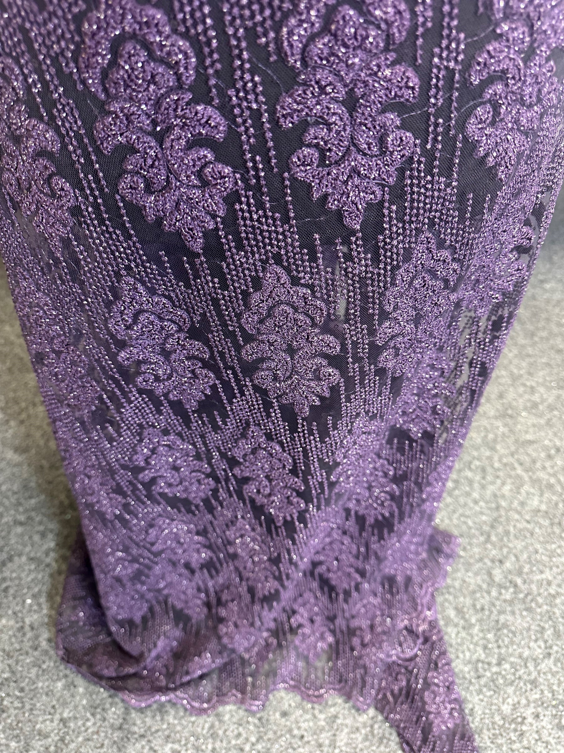 Dentelle Brodée Violette – Mara